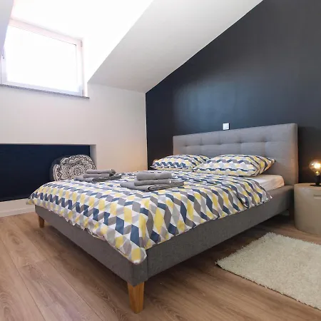 Apartment Sara 1634 شقة بولا