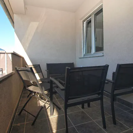 Apartment Sara 1634 شقة